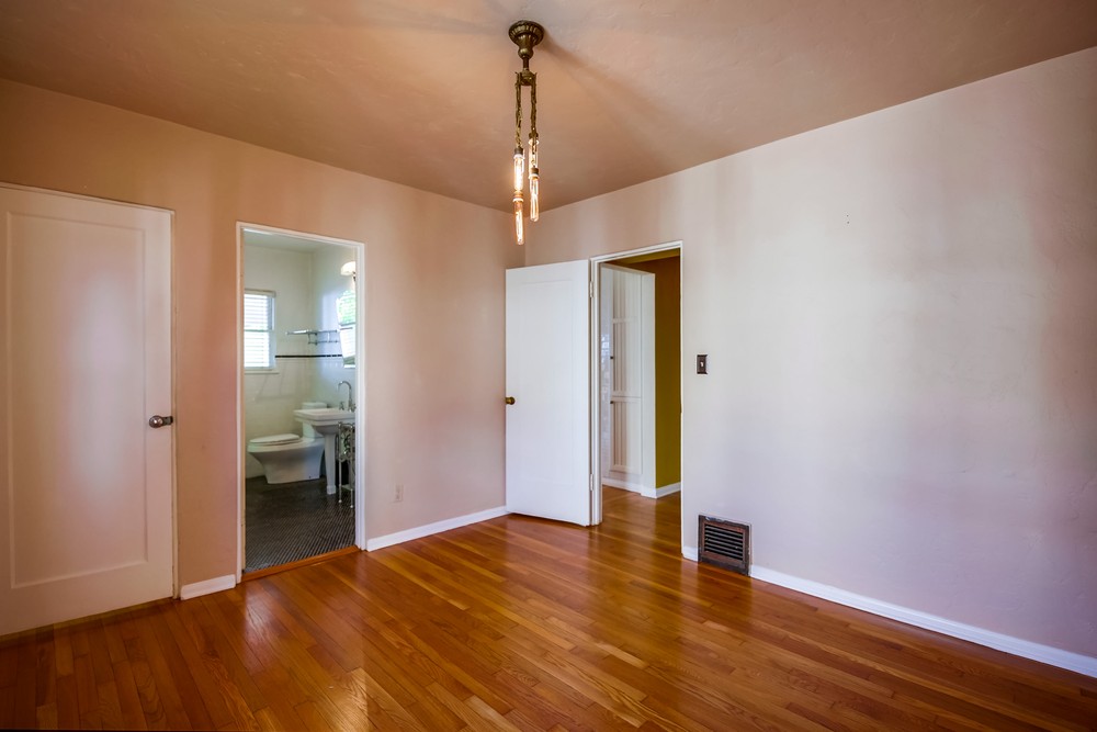 Virtual tour photo 33 of 69 for 4857 Marlborough Dr