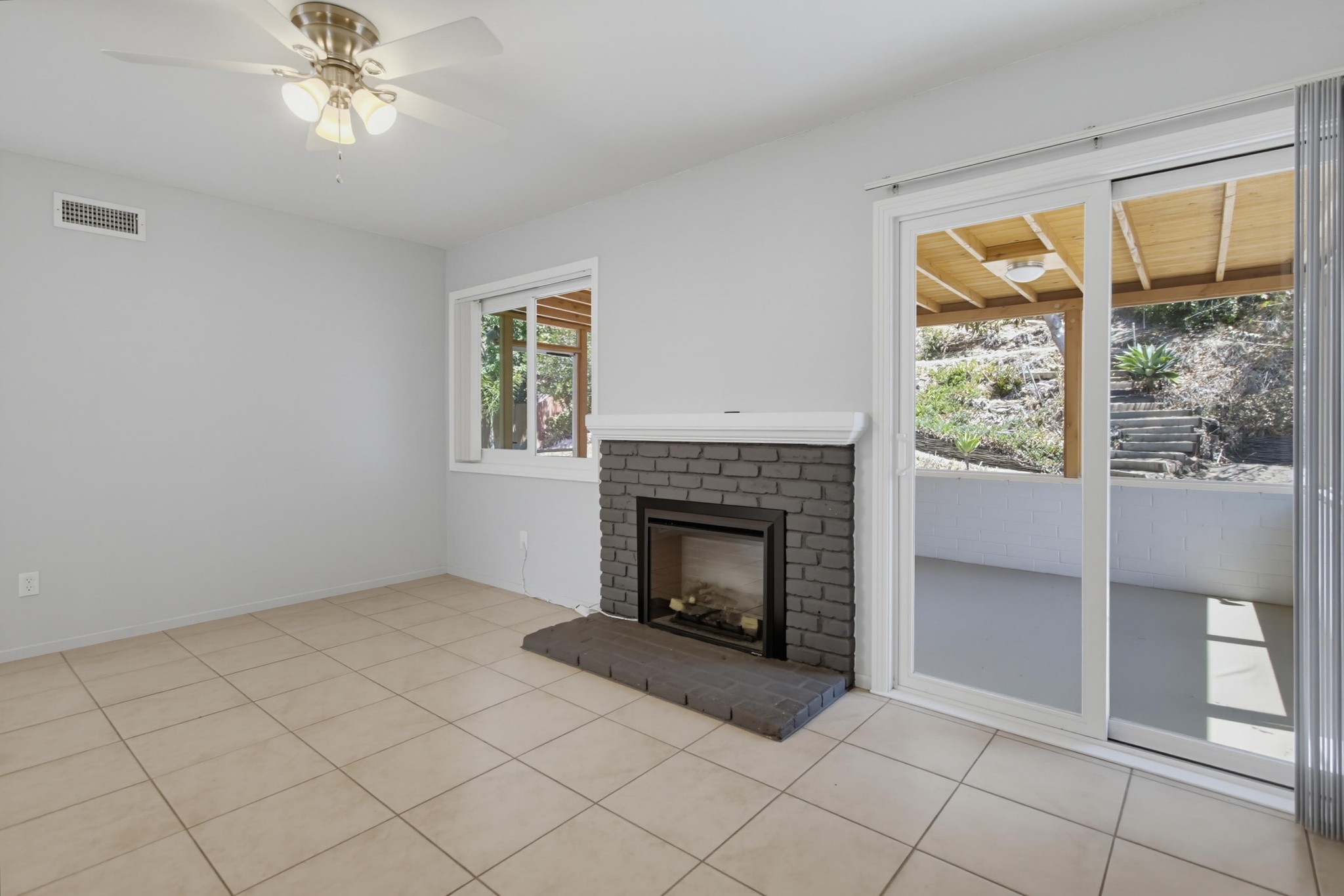 Virtual tour photo 11 of 54 for 4859 Campanile Dr