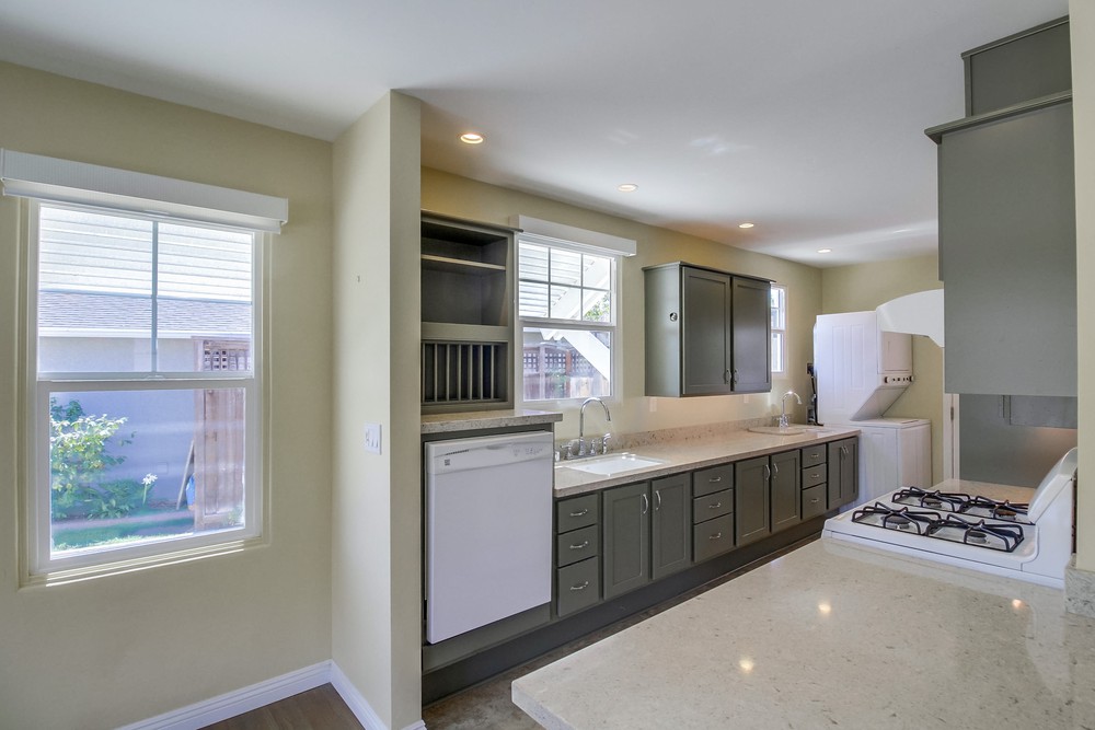 Virtual tour photo 13 of 36 for 4866 Lorraine Dr