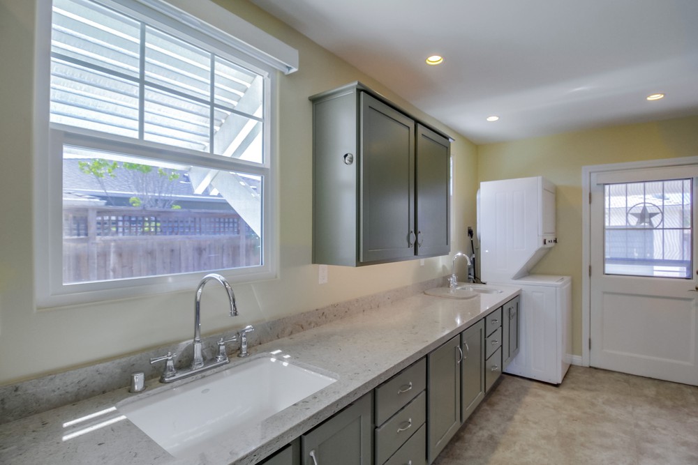 Virtual tour photo 14 of 36 for 4866 Lorraine Dr