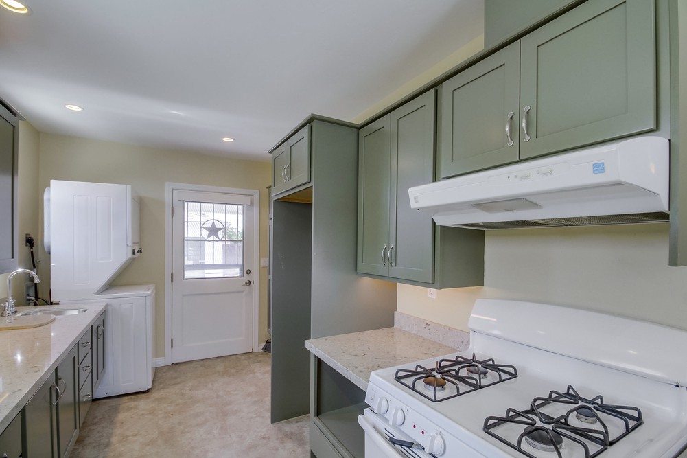Virtual tour photo 15 of 36 for 4866 Lorraine Dr