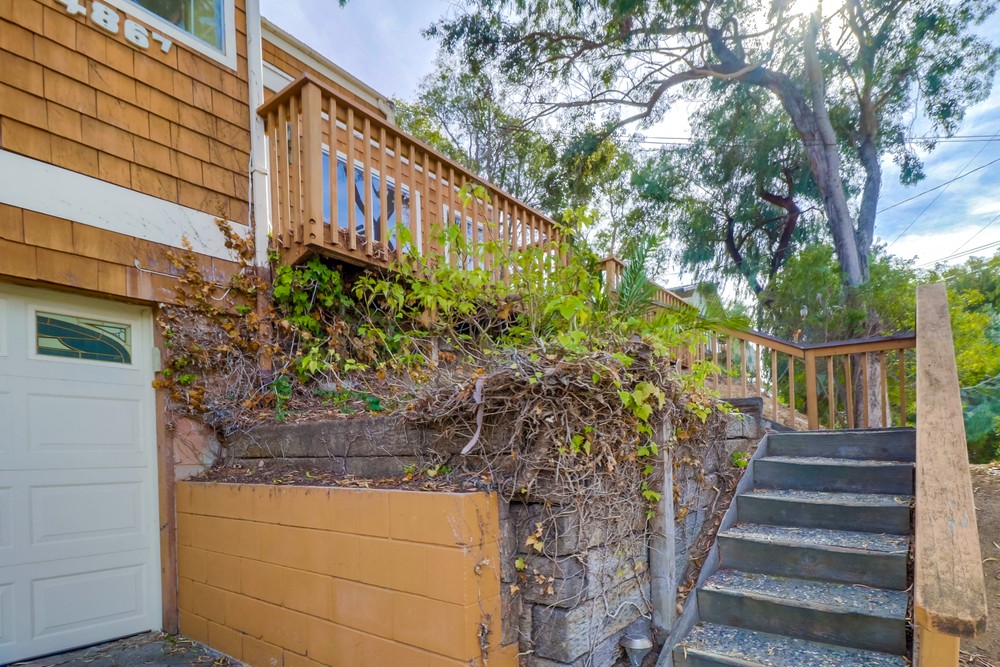 Virtual tour photo 6 of 42 for 4867 Academy St