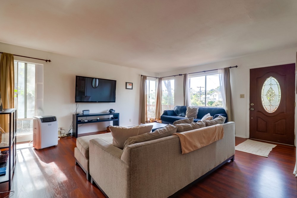 Virtual tour photo 10 of 42 for 4867 Academy St