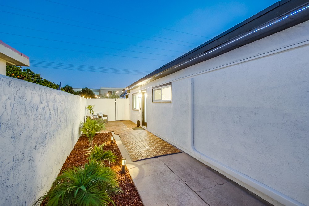 Virtual tour photo 6 of 81 for 4875 Barstow St
