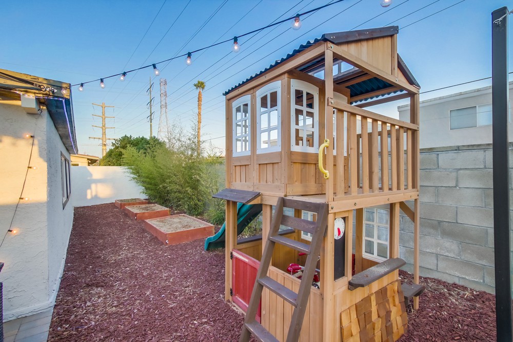 Virtual tour photo 75 of 81 for 4875 Barstow St