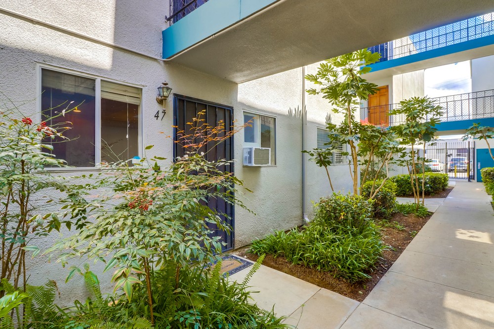 Virtual tour photo 3 of 31 for 4875 Cole St #47
