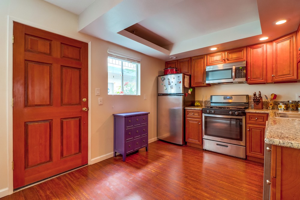 Virtual tour photo 11 of 31 for 4875 Cole St #47