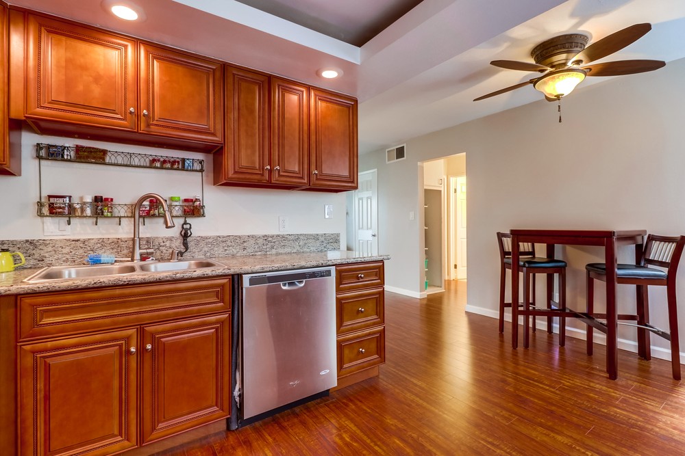 Virtual tour photo 16 of 31 for 4875 Cole St #47