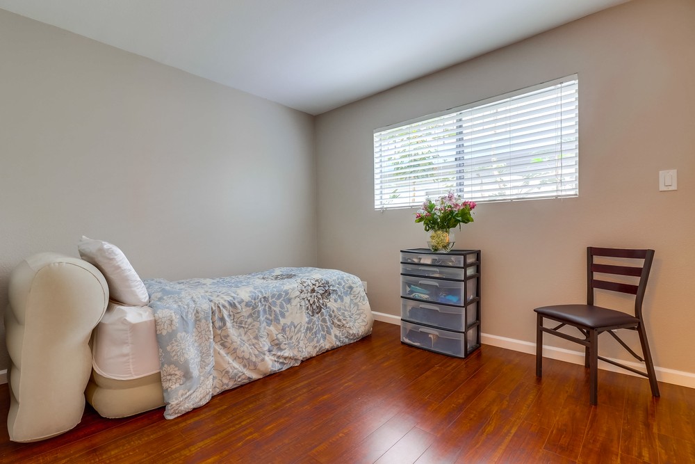 Virtual tour photo 21 of 31 for 4875 Cole St #47
