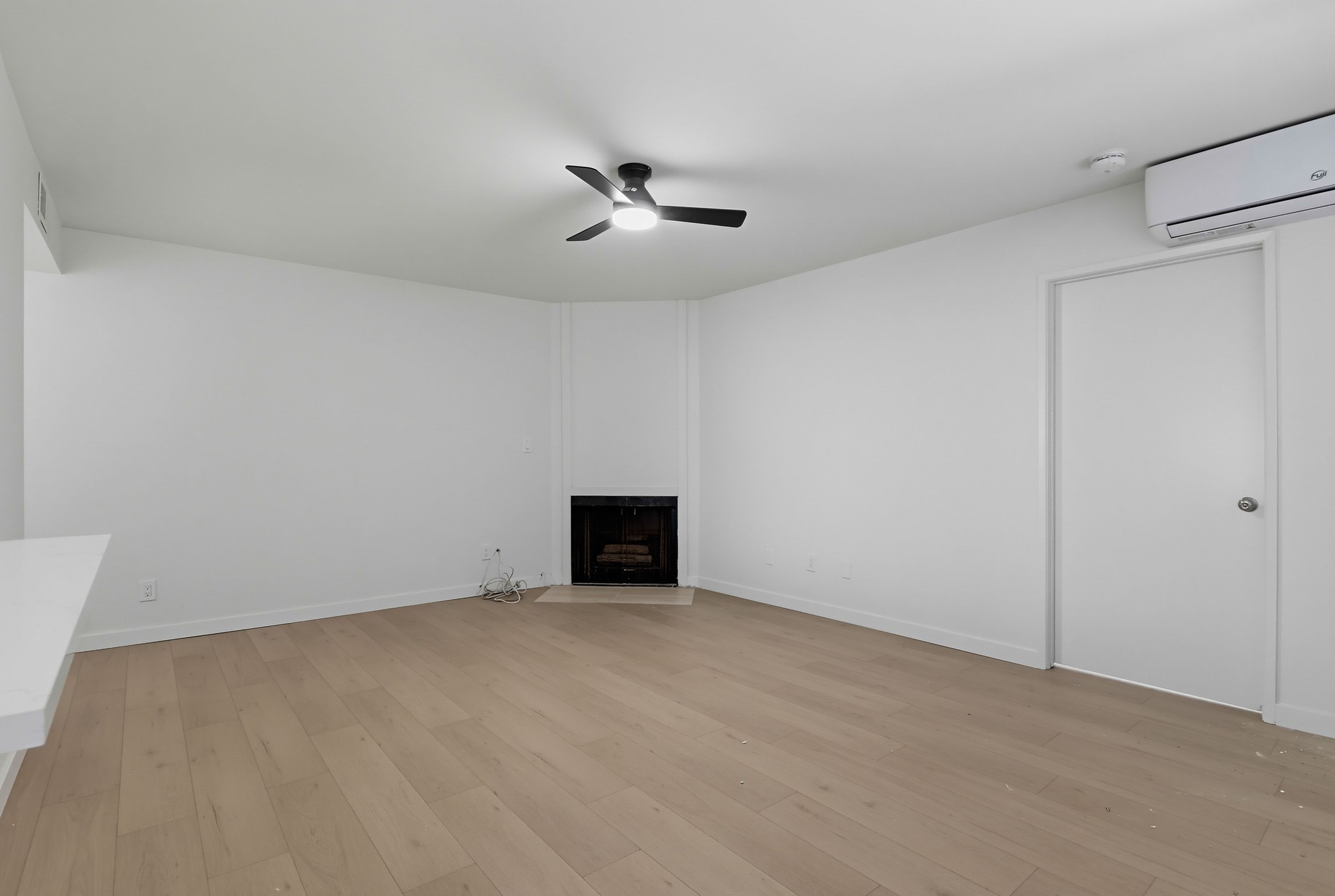 Virtual tour photo 10 of 39 for 4881 Vista Dr Unit 1