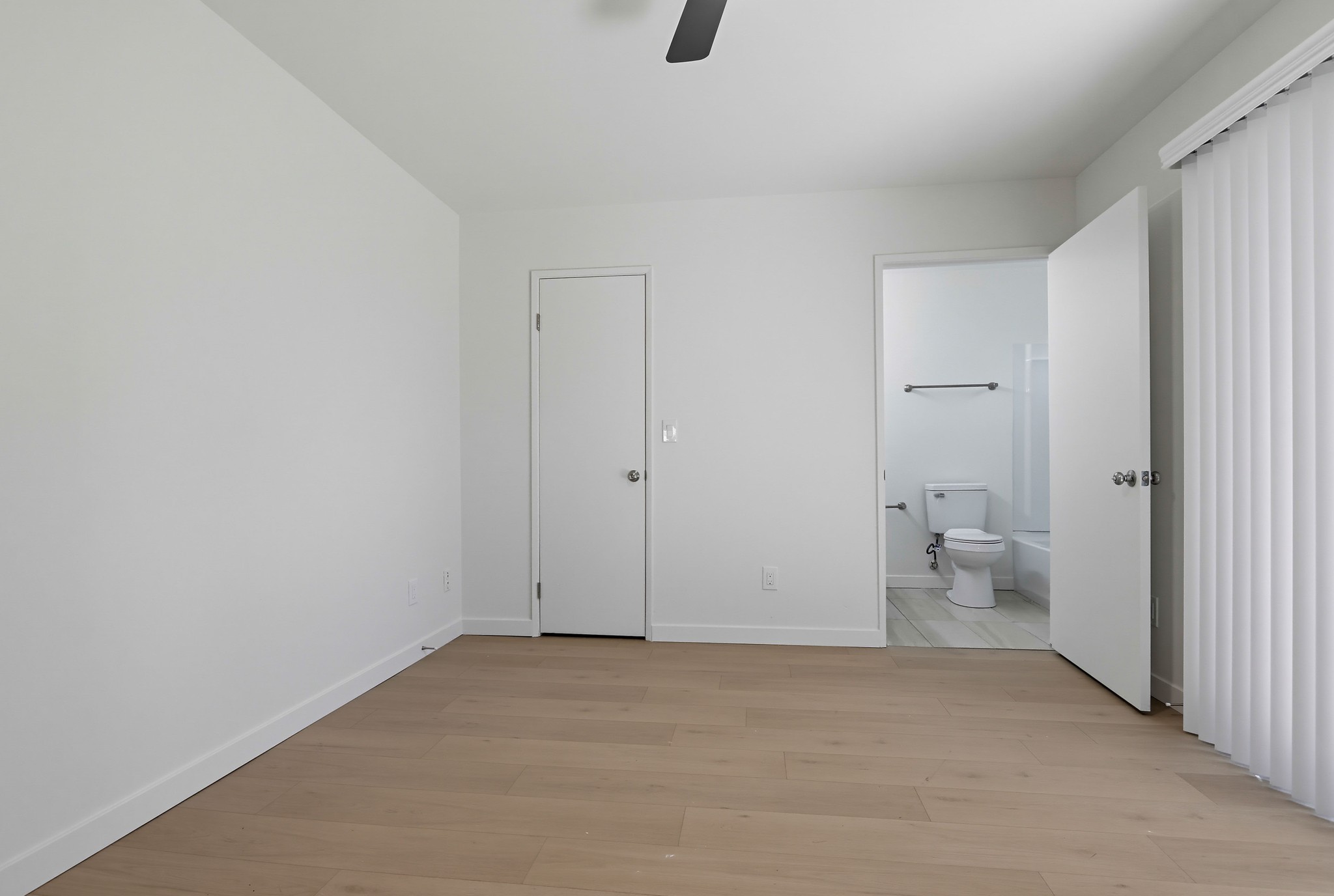 Virtual tour photo 24 of 39 for 4881 Vista Dr Unit 1
