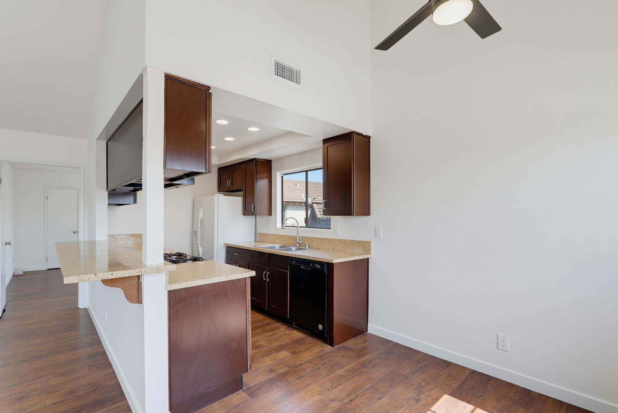 Virtual tour photo 20 of 56 for 4881 Vista Dr Unit 2