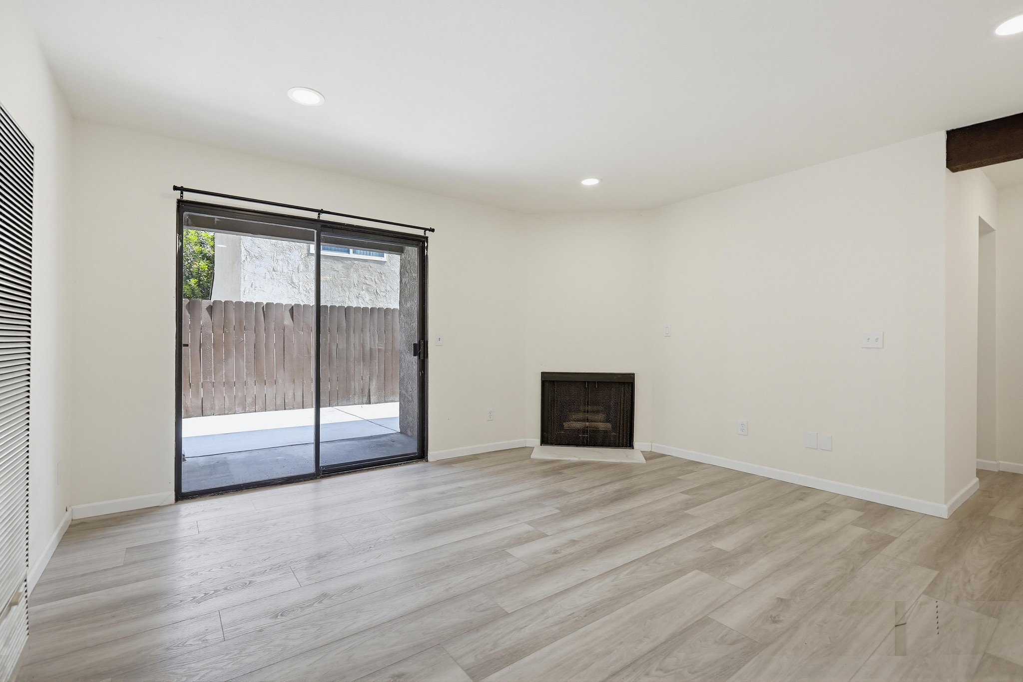 Virtual tour photo 16 of 46 for 4881 Vista Dr Unit 3