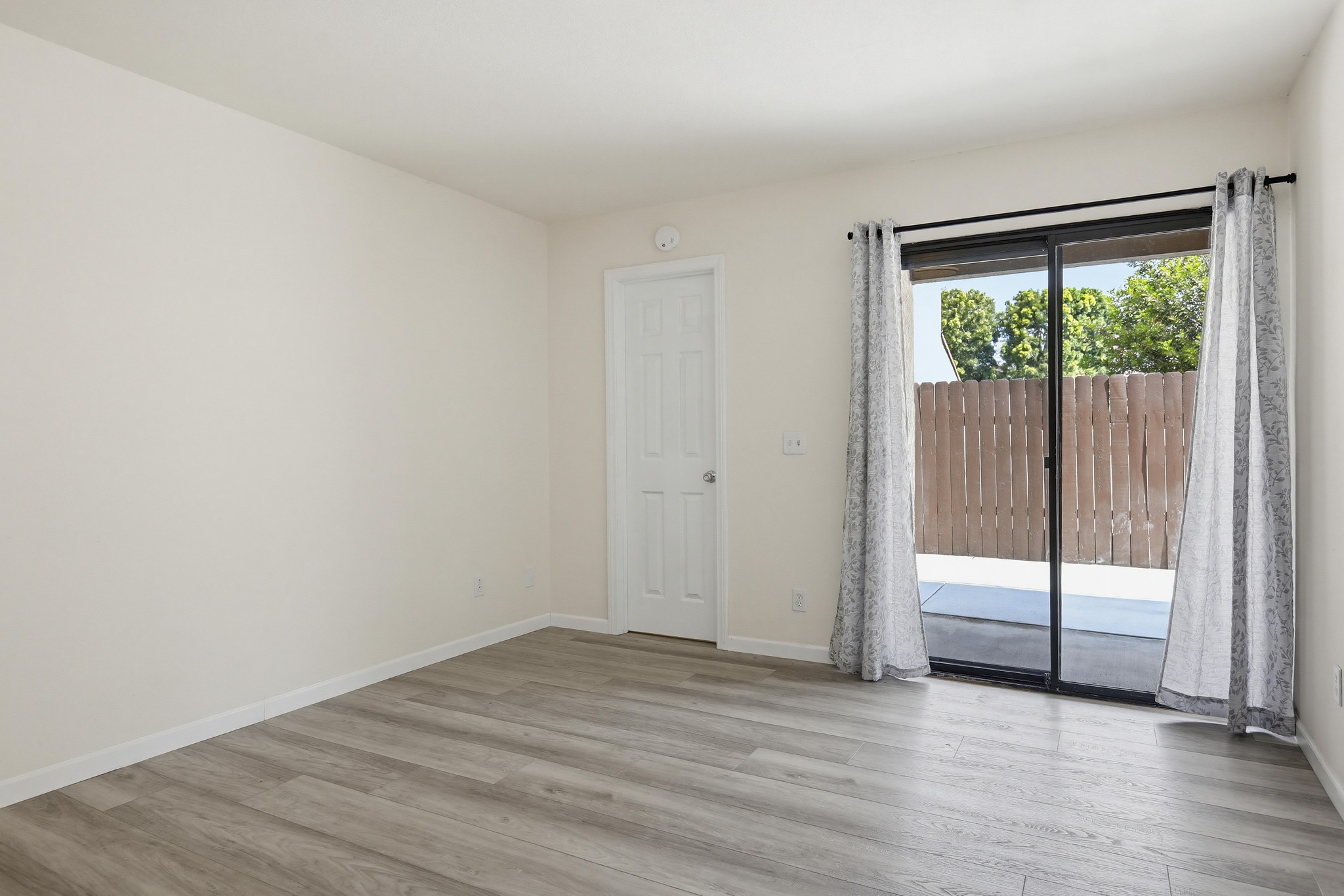 Virtual tour photo 29 of 46 for 4881 Vista Dr Unit 3