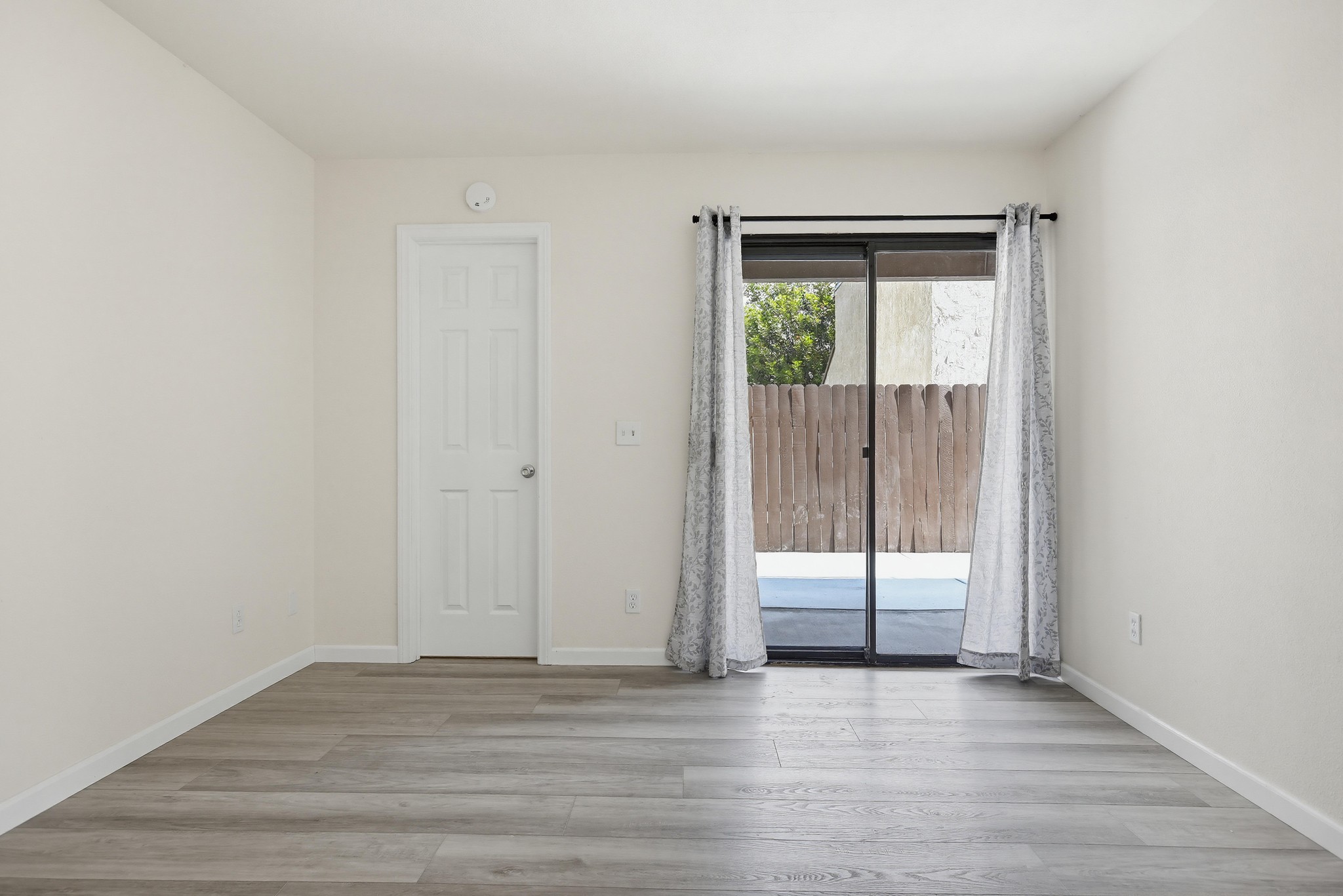 Virtual tour photo 30 of 46 for 4881 Vista Dr Unit 3