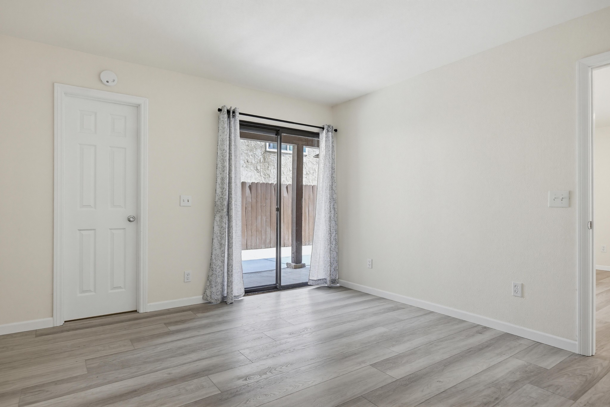 Virtual tour photo 31 of 46 for 4881 Vista Dr Unit 3