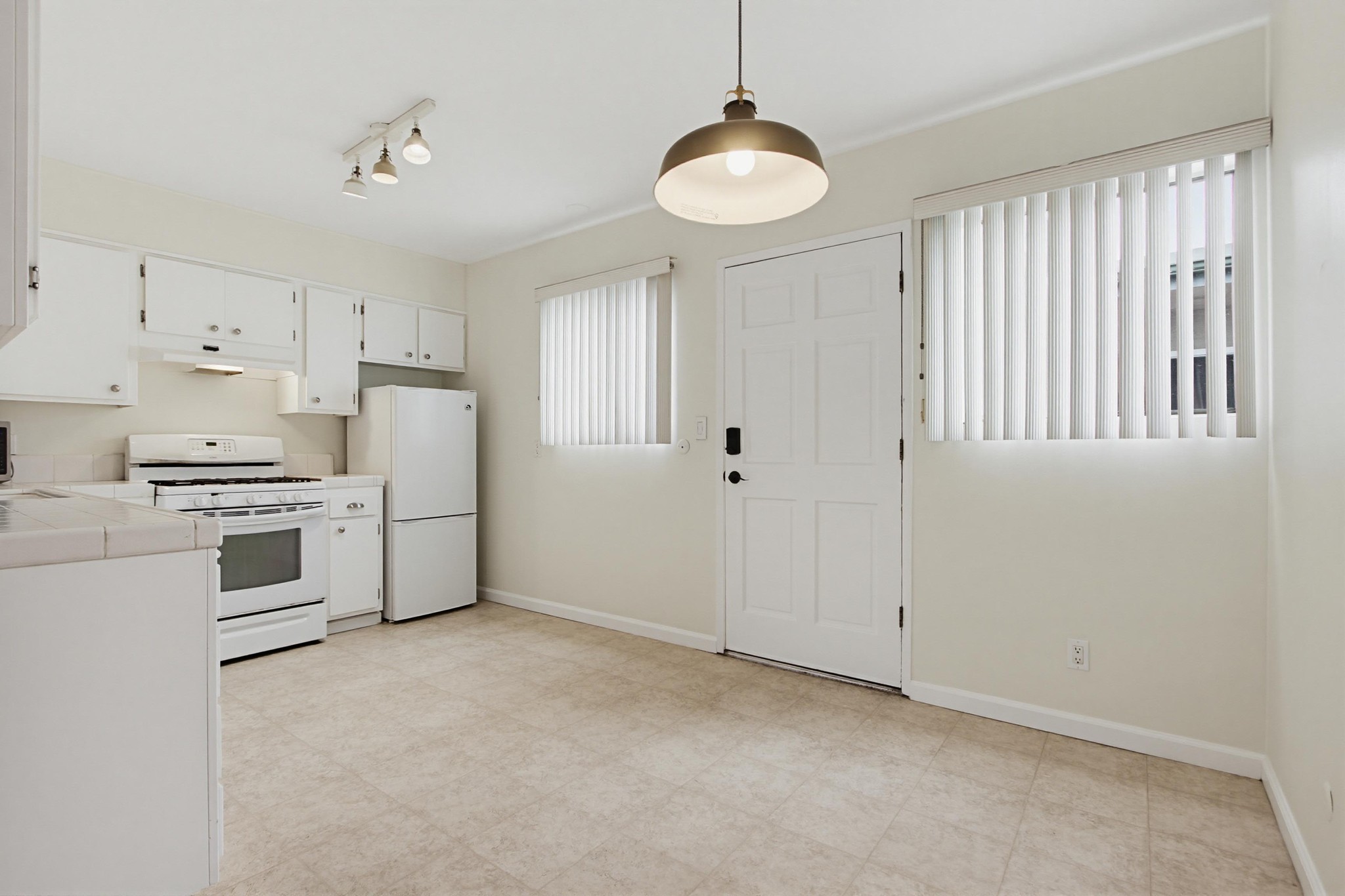 Virtual tour photo 10 of 34 for 4885 Cole St Unit 34