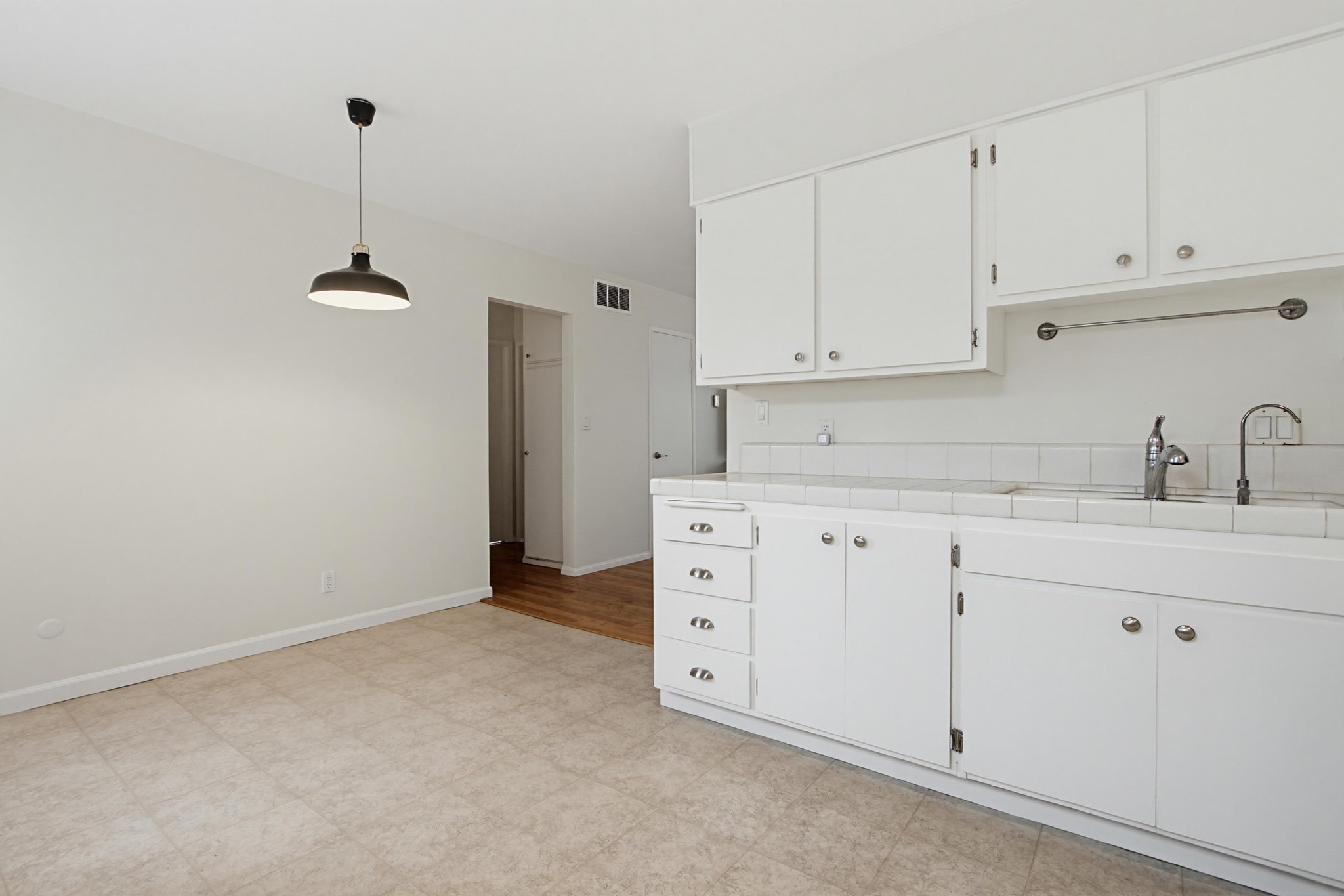 Virtual tour photo 11 of 34 for 4885 Cole St Unit 34