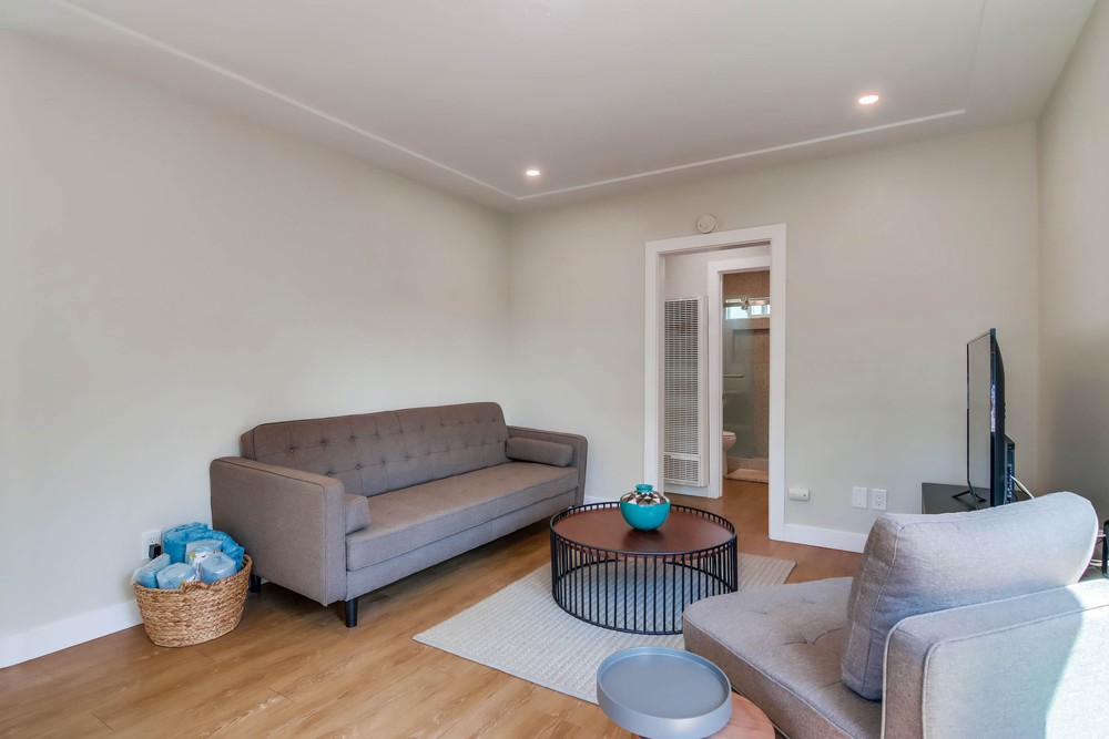 Virtual tour photo 15 of 69 for 4888 Del Mar Ave