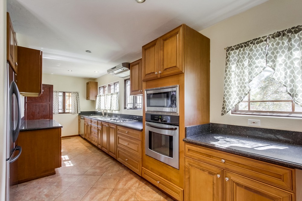 Virtual tour photo 20 of 44 for 4902 Marlborough Dr
