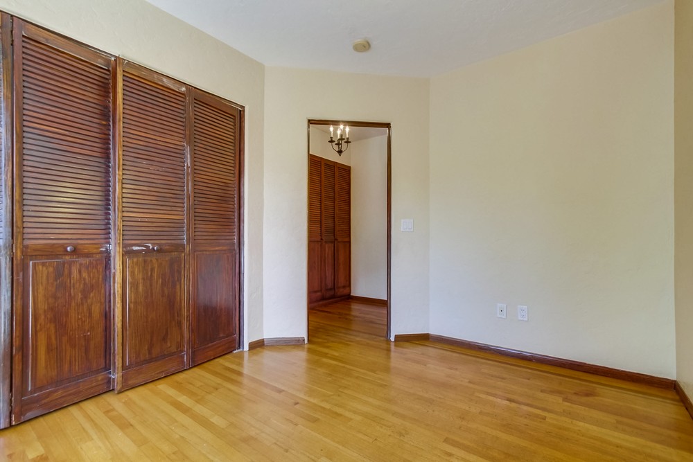 Virtual tour photo 31 of 44 for 4902 Marlborough Dr