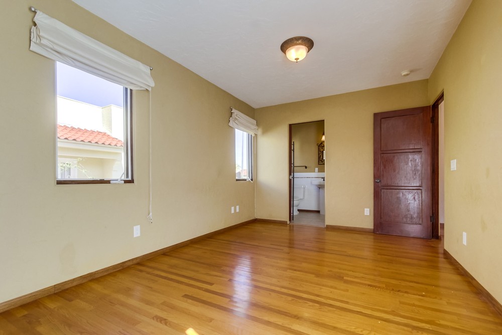 Virtual tour photo 33 of 44 for 4902 Marlborough Dr