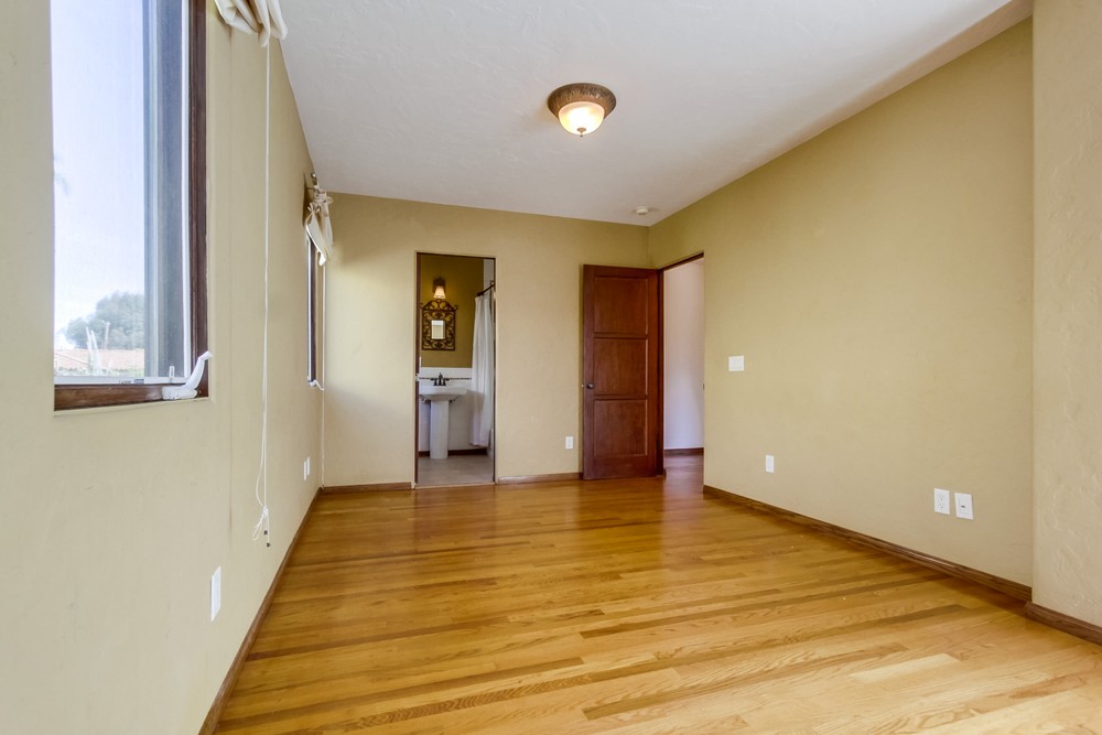 Virtual tour photo 34 of 44 for 4902 Marlborough Dr