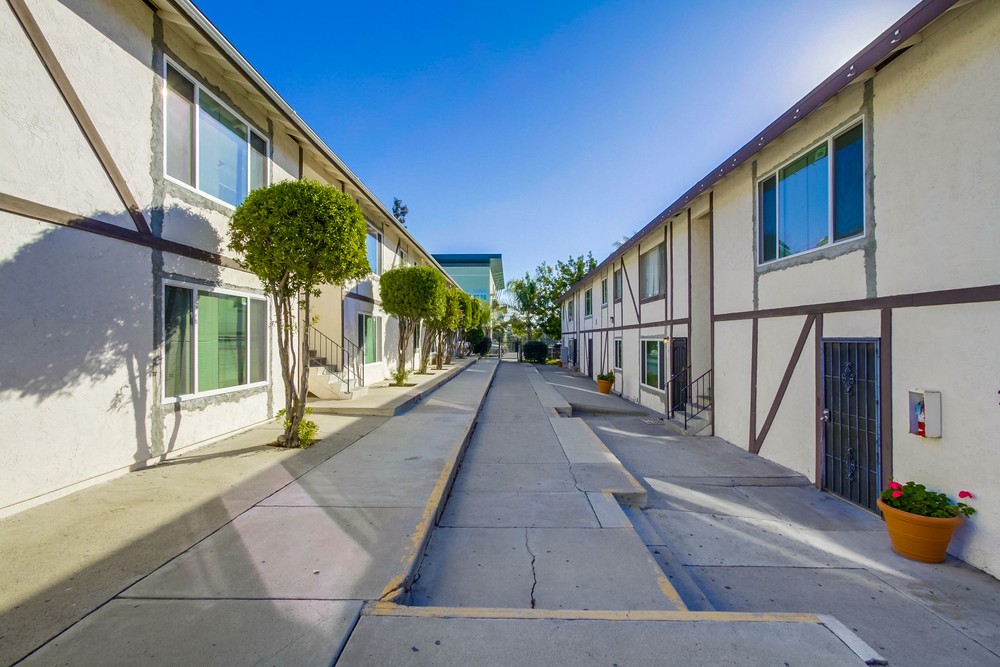 Virtual tour photo 11 of 31 for 4910 Imperial Ave
