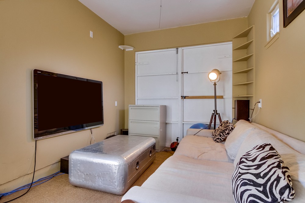 Virtual tour photo 30 of 37 for 4911 Narragansett Avenue