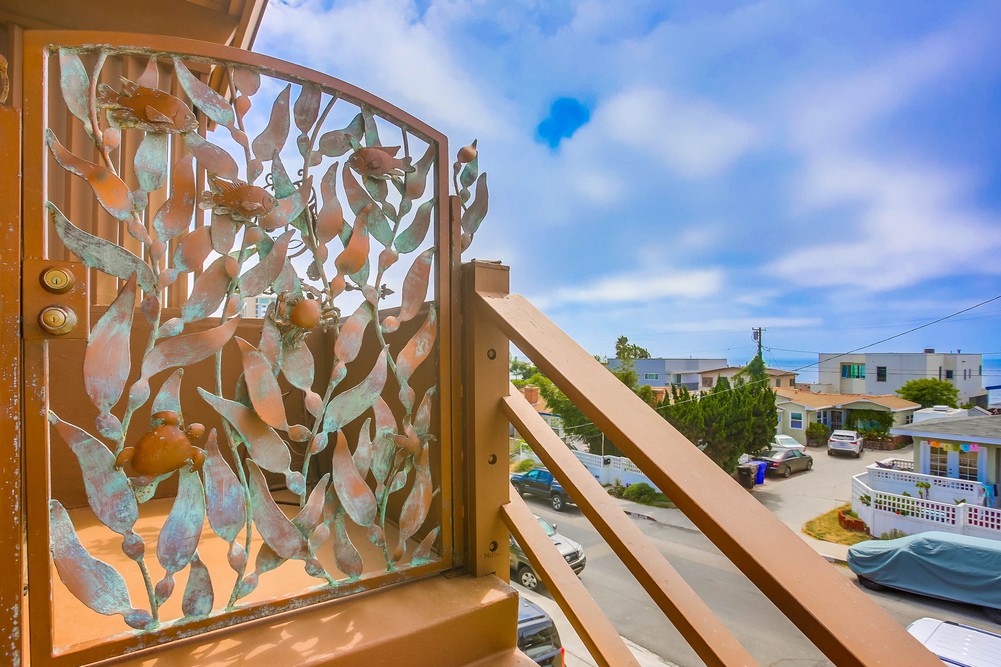 Virtual tour photo 4 of 43 for Above The Beach