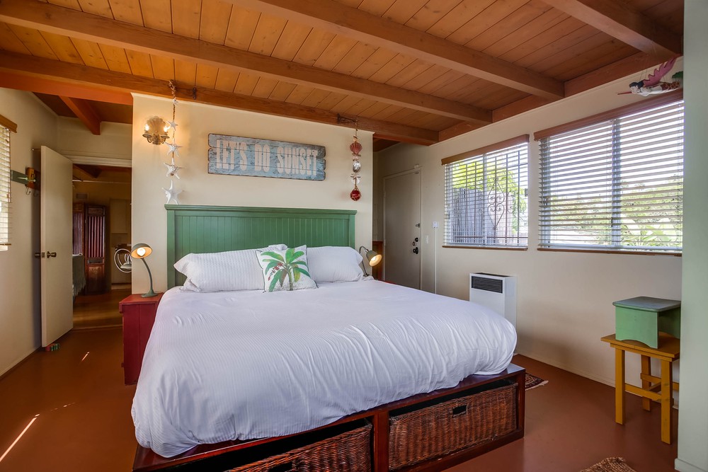 Virtual tour photo 19 of 43 for Above The Beach