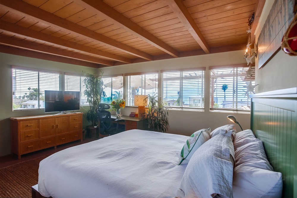 Virtual tour photo 21 of 43 for Above The Beach