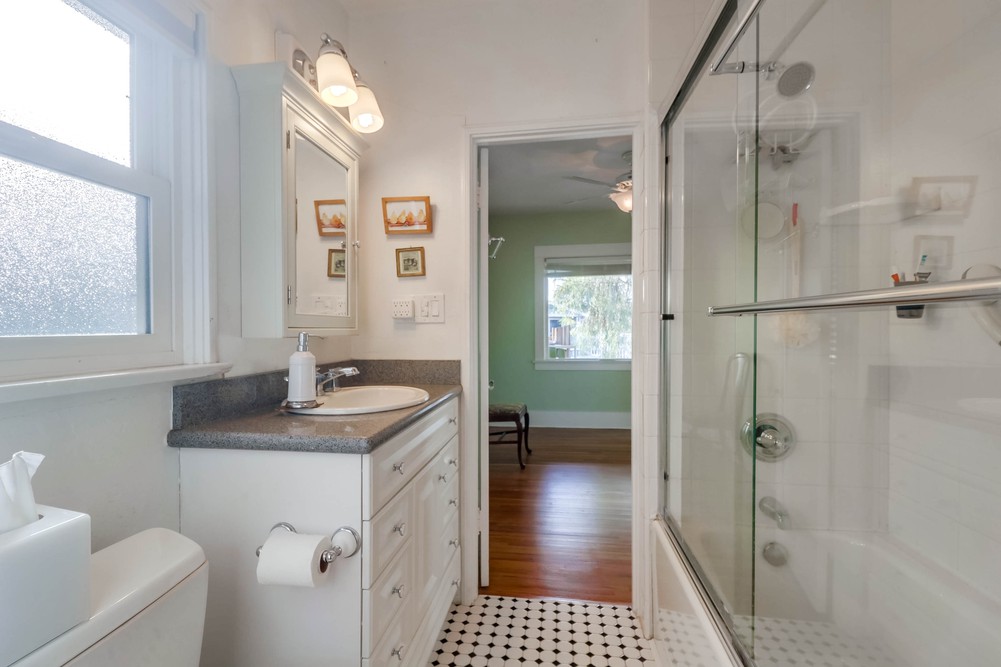 Virtual tour photo 23 of 38 for 4915 33rd St