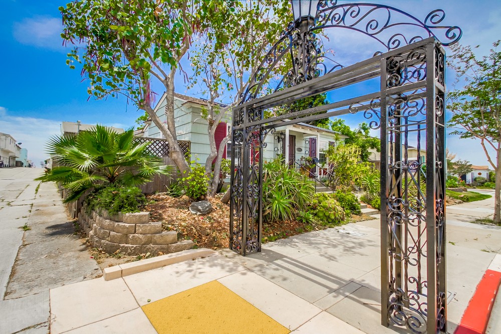 Virtual tour photo 1 of 46 for 4915 Monroe Ave