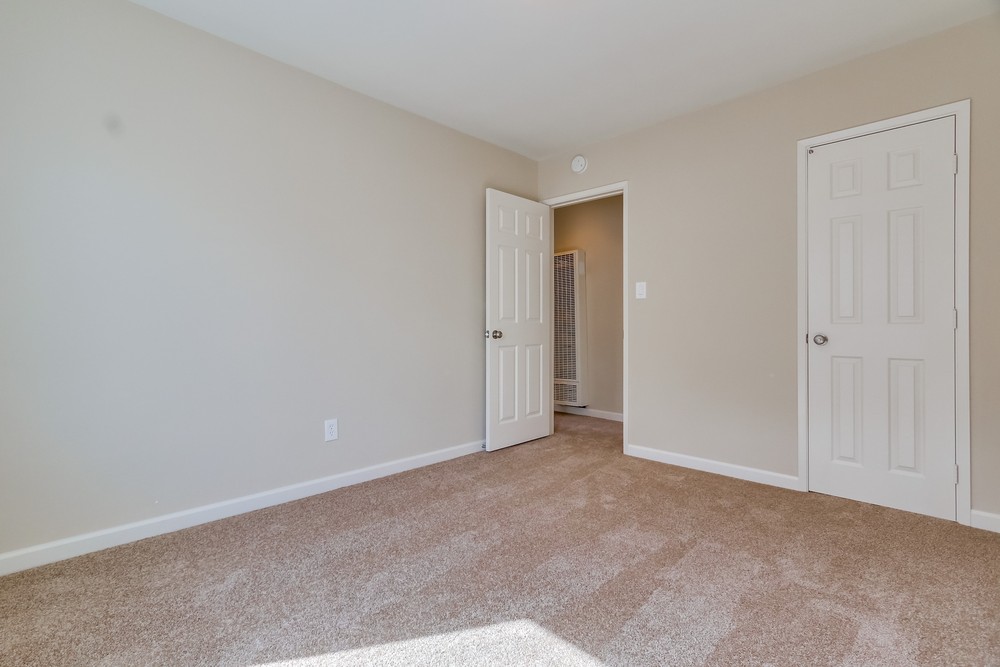 Virtual tour photo 31 of 47 for 4921 Reynolds St