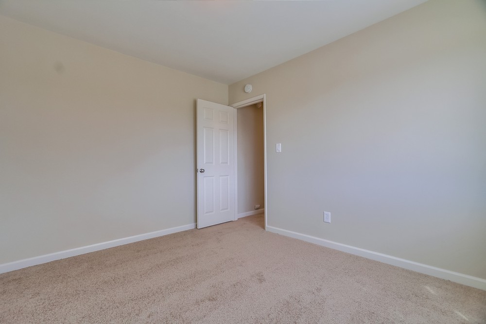 Virtual tour photo 33 of 47 for 4921 Reynolds St
