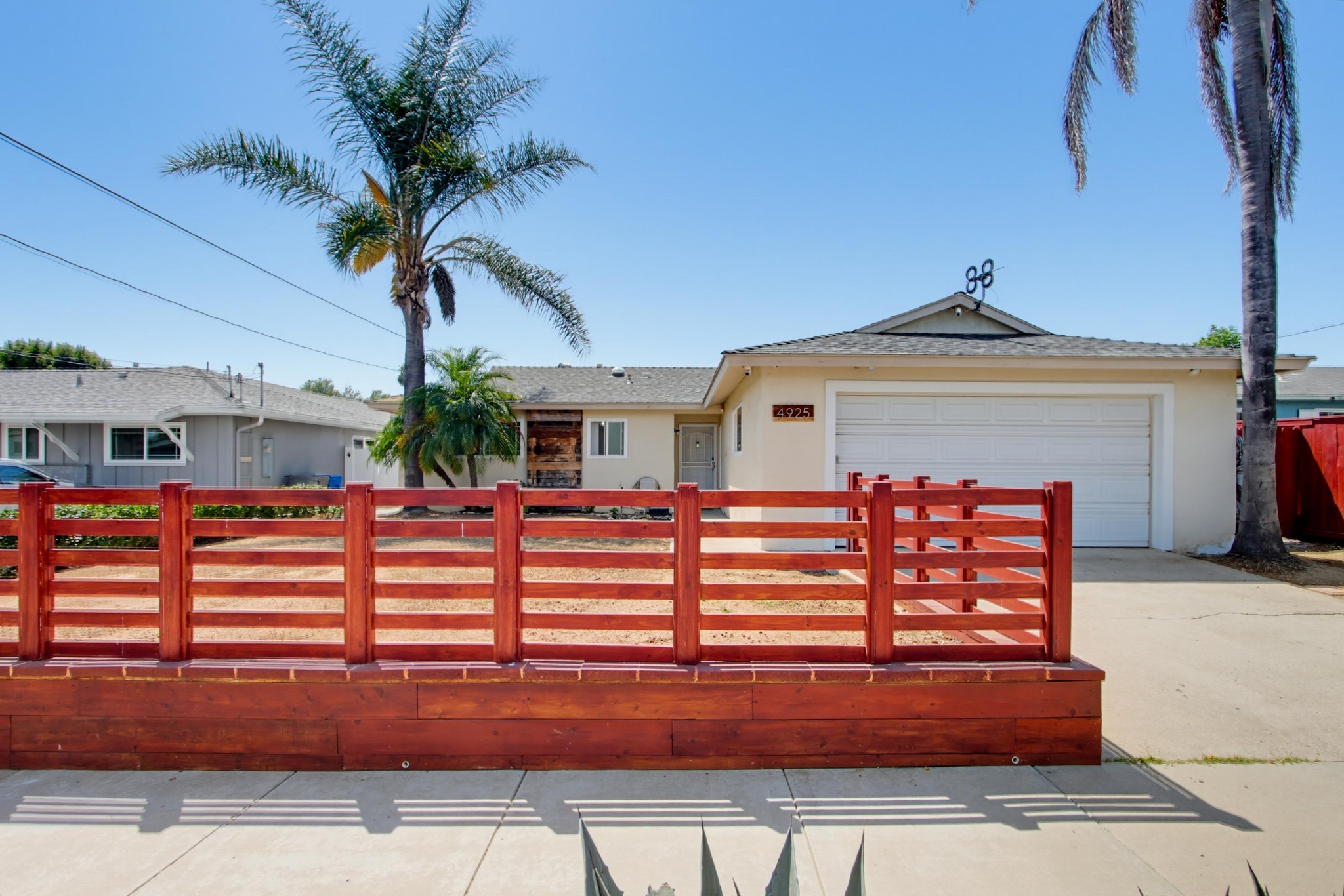 Virtual tour photo 1 of 45 for 4925 Siesta Dr
