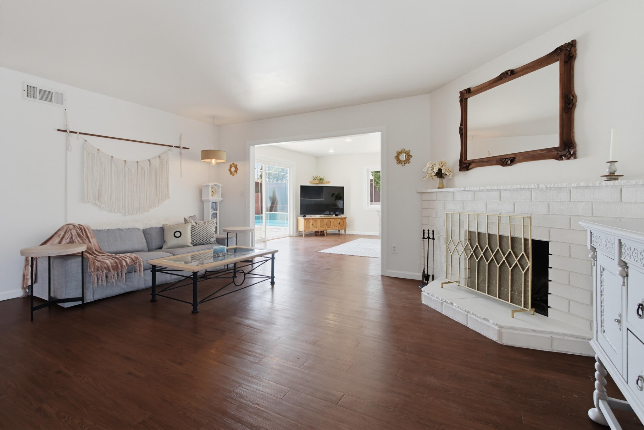 Virtual tour photo 12 of 45 for 4925 Siesta Dr