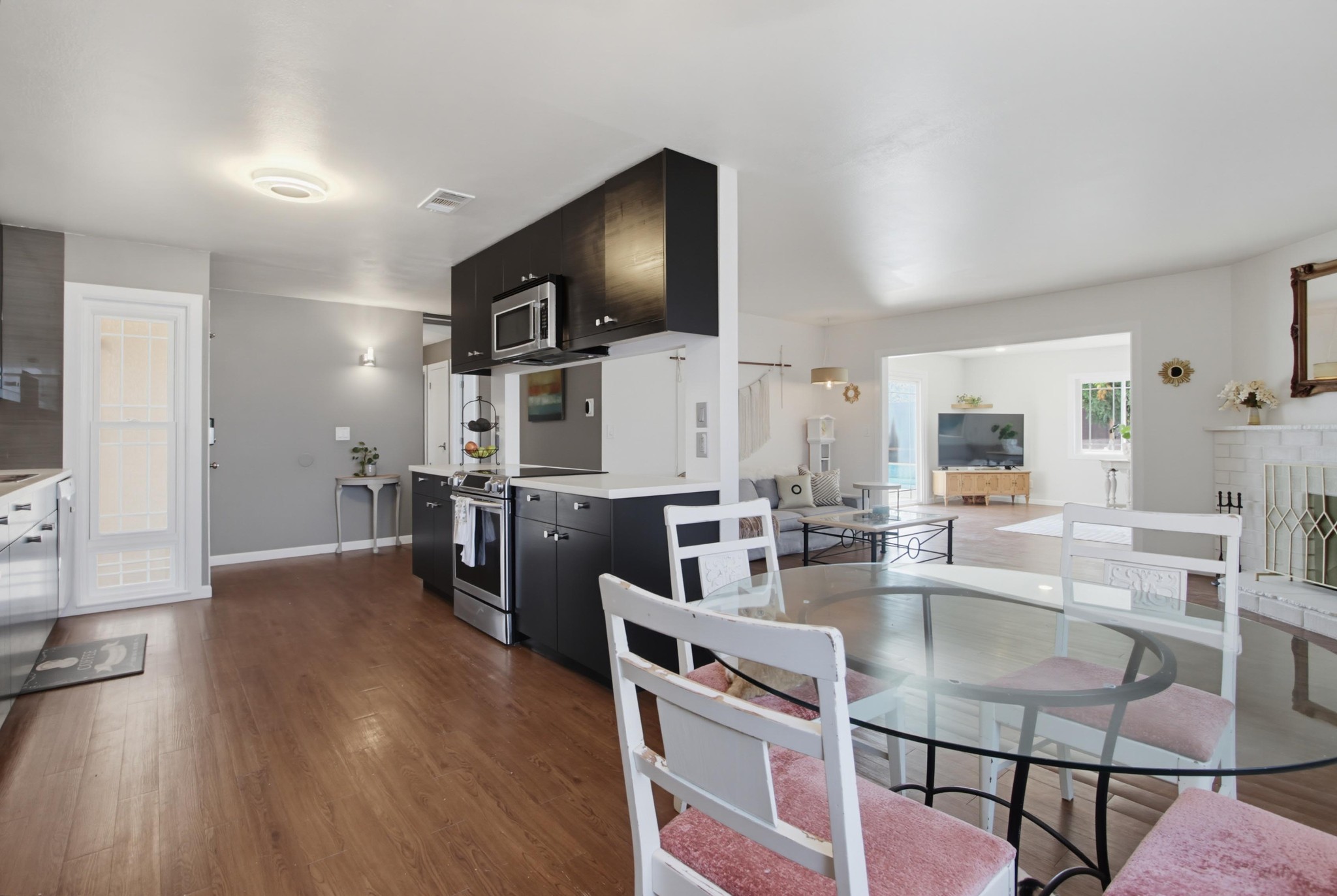 Virtual tour photo 17 of 45 for 4925 Siesta Dr