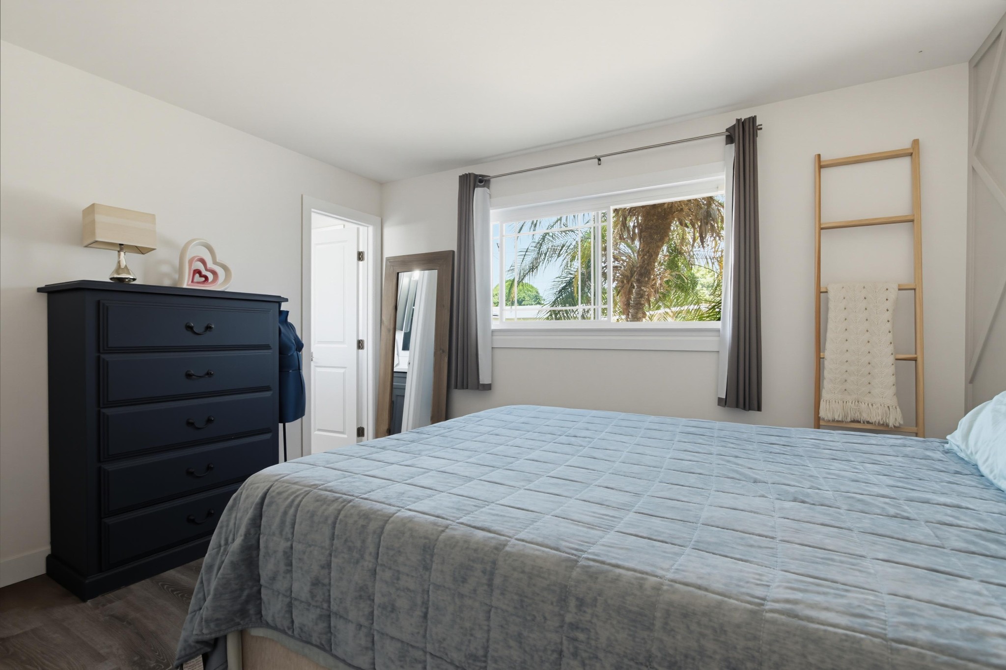 Virtual tour photo 29 of 45 for 4925 Siesta Dr