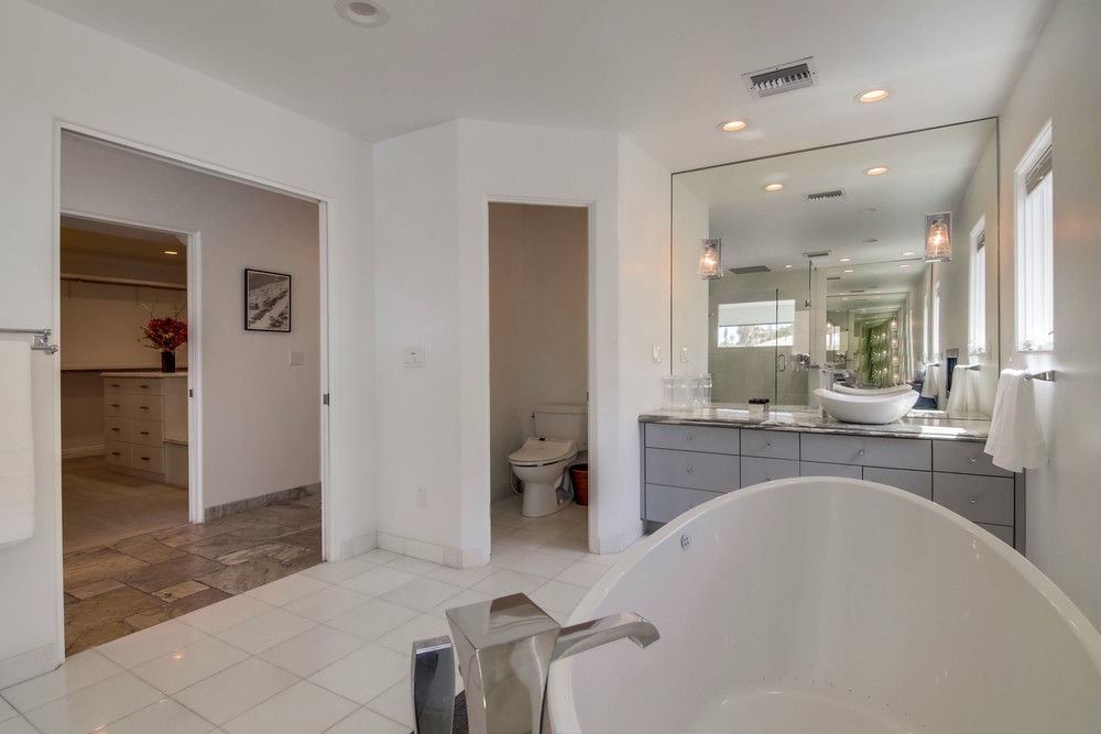 Virtual tour photo 52 of 112 for 4926 Crystal Dr
