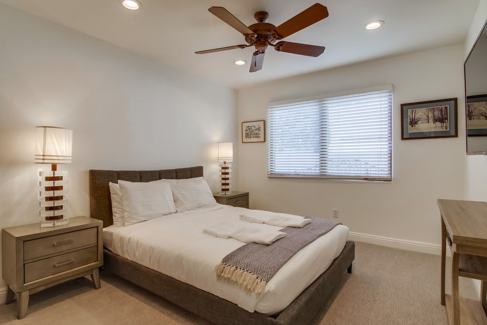 Virtual tour photo 78 of 112 for 4926 Crystal Dr