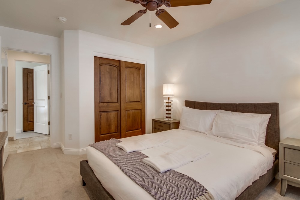 Virtual tour photo 79 of 112 for 4926 Crystal Dr