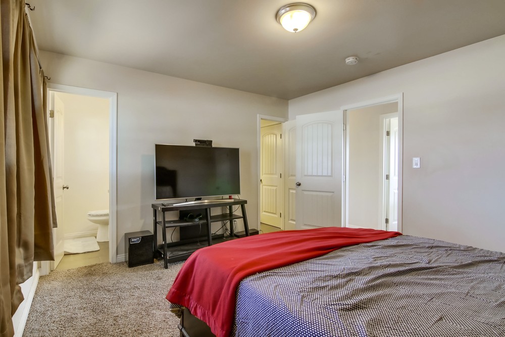 Virtual tour photo 29 of 35 for 493 Briarwood Rd