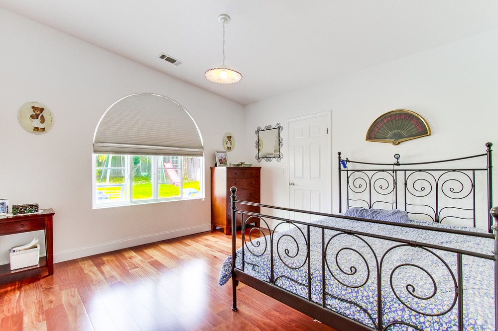 Virtual tour photo 18 of 34 for 4930 Emelene Street