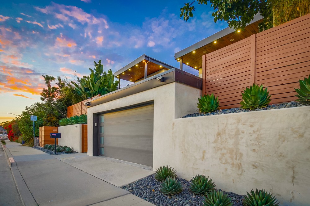 Virtual tour photo 3 of 93 for 4939 Foothill Blvd