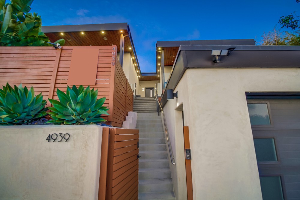 Virtual tour photo 4 of 93 for 4939 Foothill Blvd