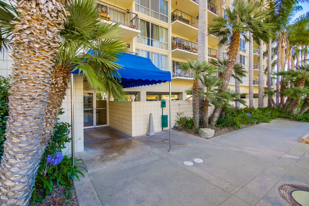 Virtual tour photo 4 of 50 for 4944 Cass St