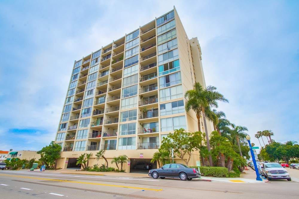 Virtual tour photo 1 of 45 for 4944 Cass St #402
