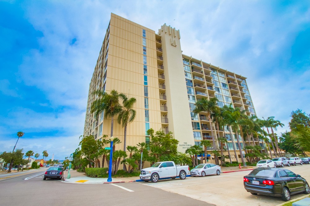 Virtual tour photo 3 of 45 for 4944 Cass St #402